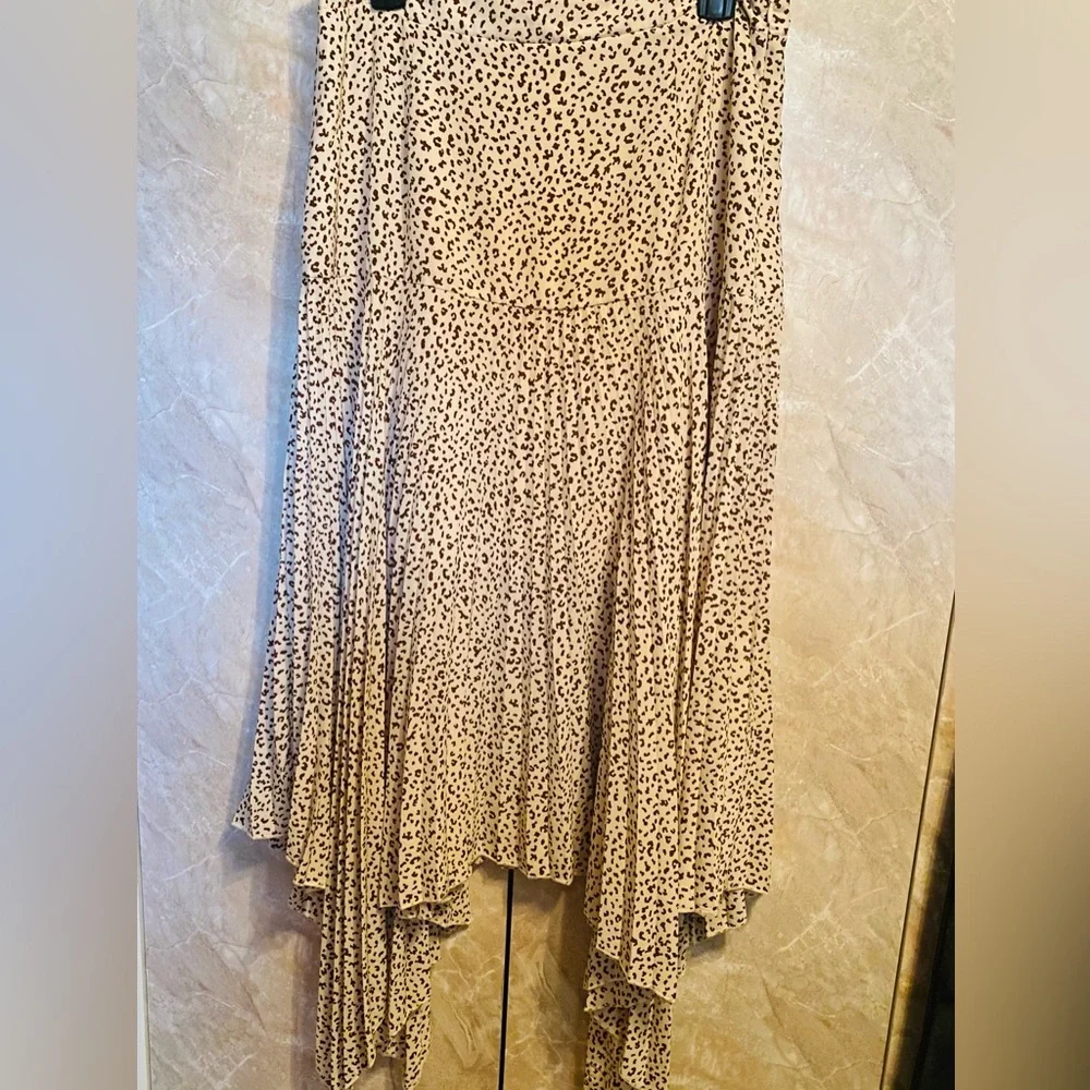 Leopard Print Asymmetrical Women's Skirt - Picture 3 of 7